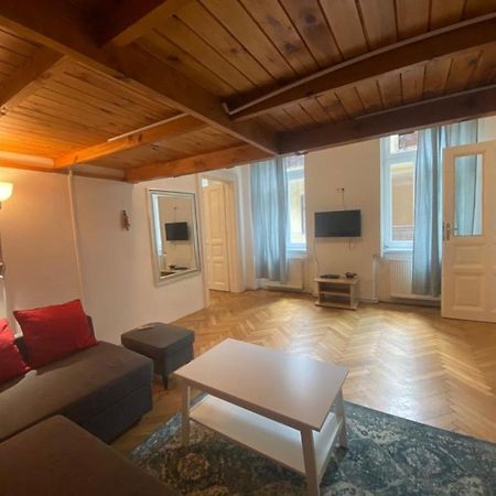 Ac With Free Parking At Acacia St, City Center Budapest Extérieur photo