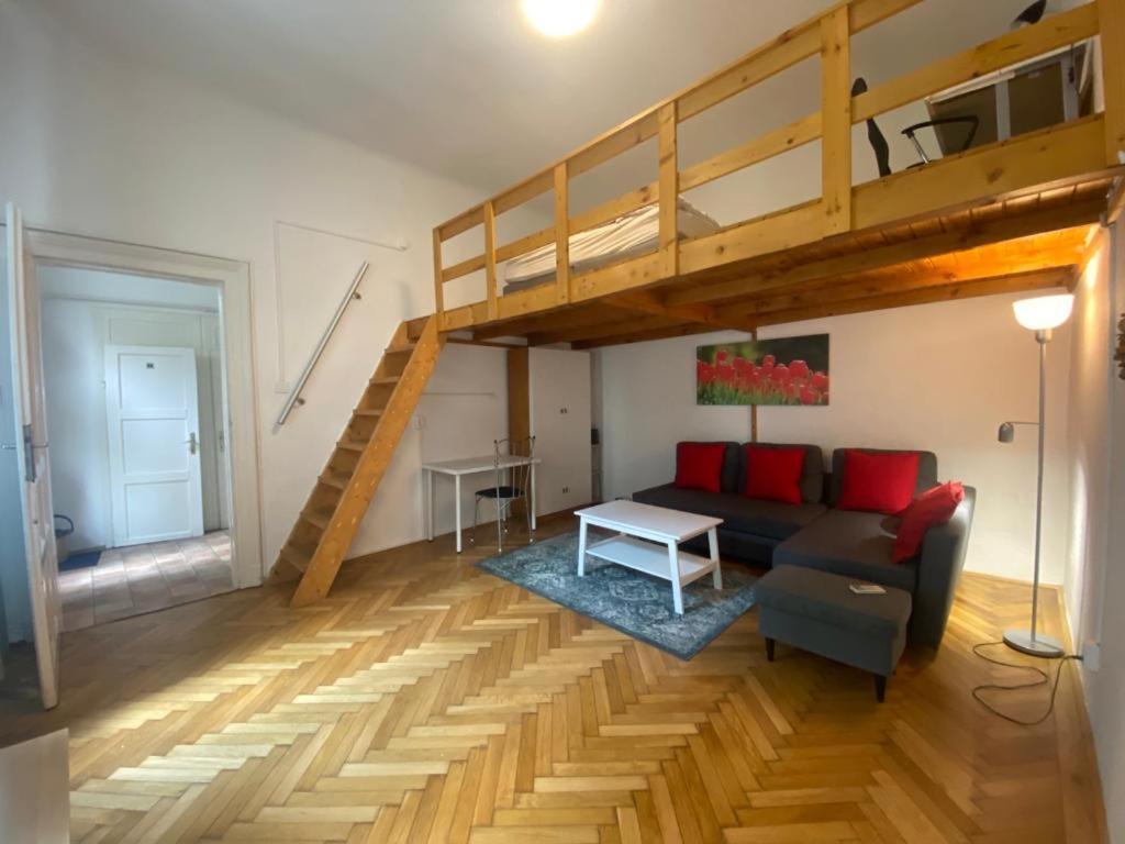 Ac With Free Parking At Acacia St, City Center Budapest Extérieur photo