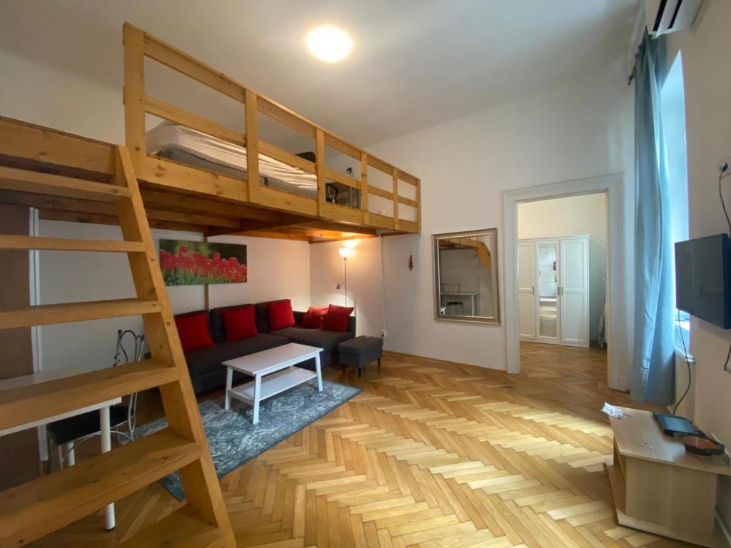 Ac With Free Parking At Acacia St, City Center Budapest Extérieur photo
