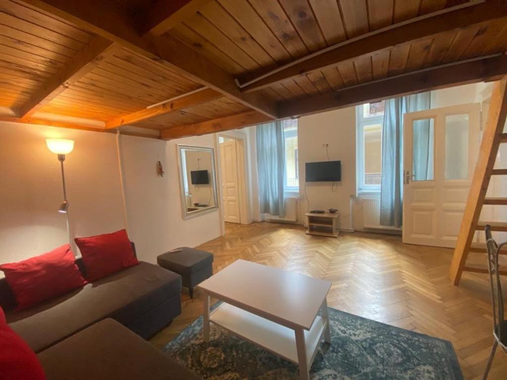 Ac With Free Parking At Acacia St, City Center Budapest Extérieur photo