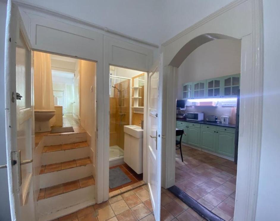 Ac With Free Parking At Acacia St, City Center Budapest Extérieur photo