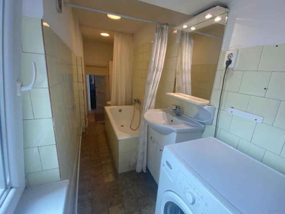 Ac With Free Parking At Acacia St, City Center Budapest Extérieur photo