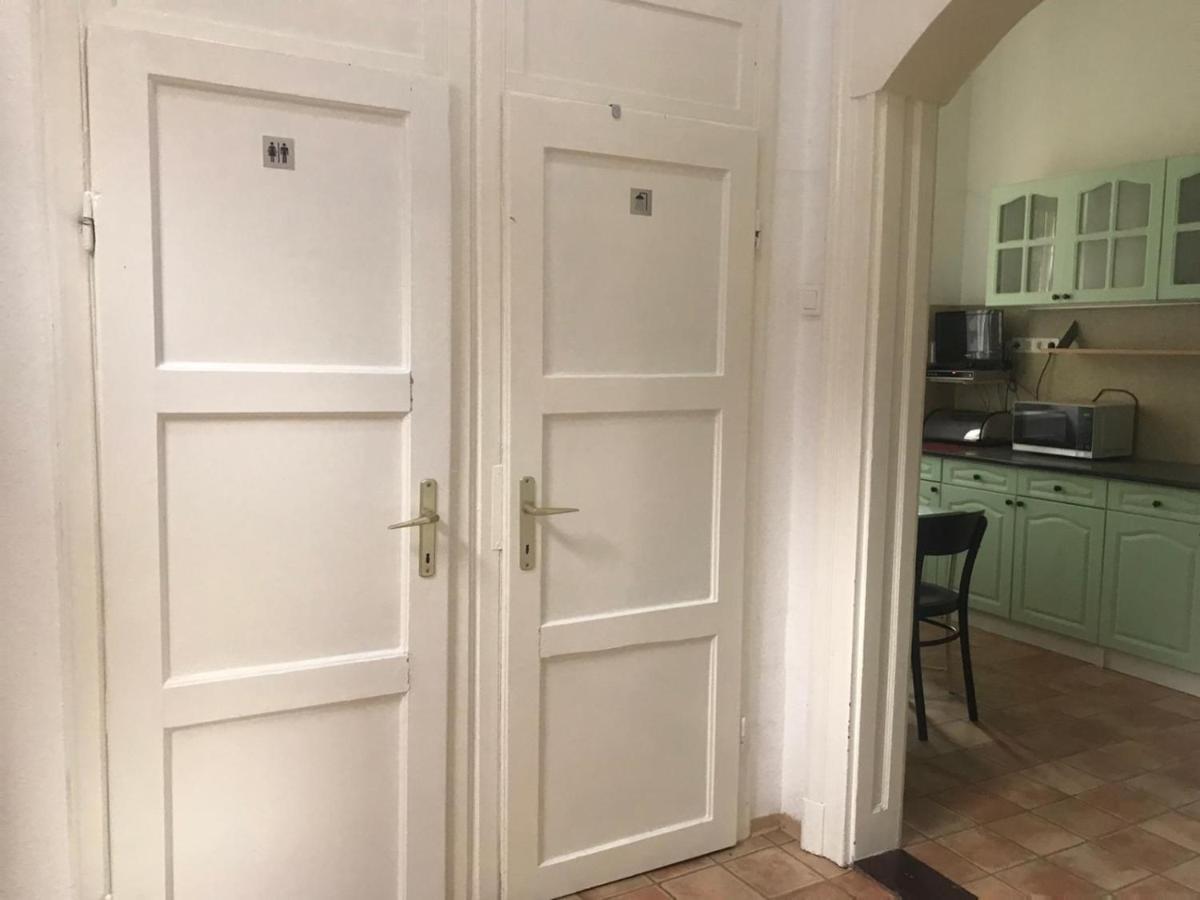 Ac With Free Parking At Acacia St, City Center Budapest Extérieur photo